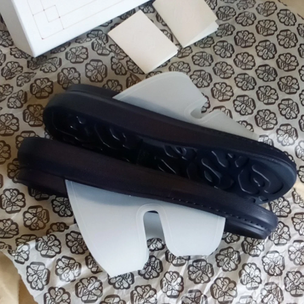 McQueen white pool slides like new EU 42 USA 10 - exactly 11.5" long - Picture 5 of 9